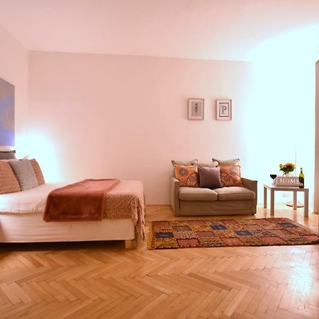 Charming Old Town Centre Studio Apartment Praha Bagian luar foto