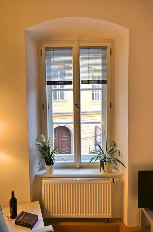 Charming Old Town Centre Studio Apartment Praha Bagian luar foto