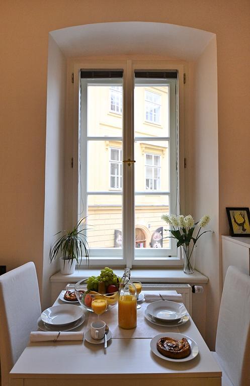 Charming Old Town Centre Studio Apartment Praha Bagian luar foto