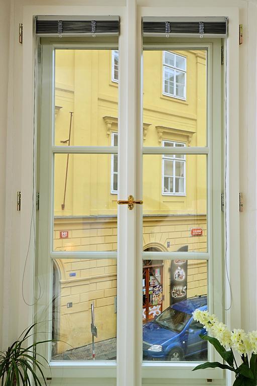 Charming Old Town Centre Studio Apartment Praha Bagian luar foto