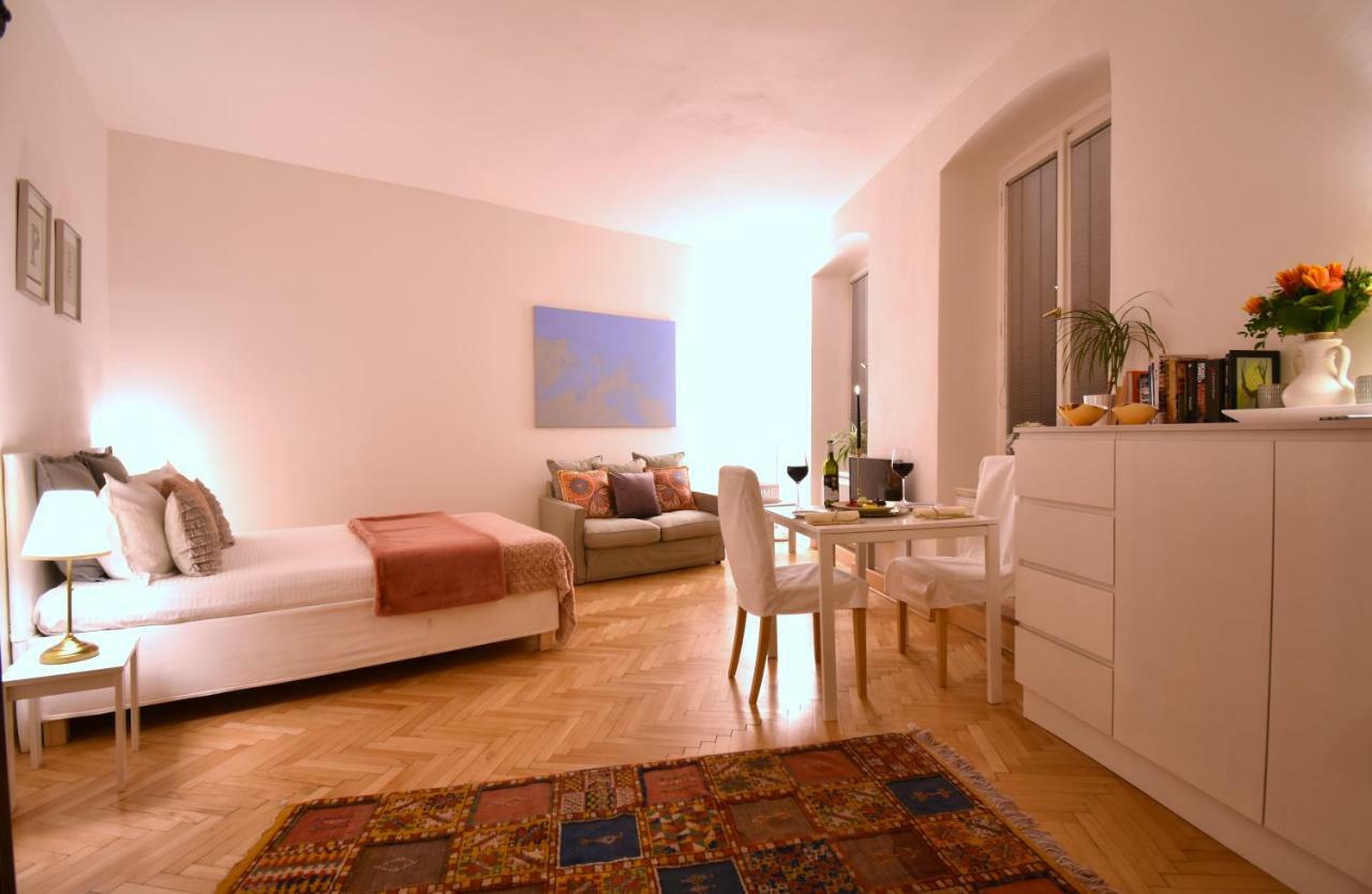 Charming Old Town Centre Studio Apartment Praha Bagian luar foto