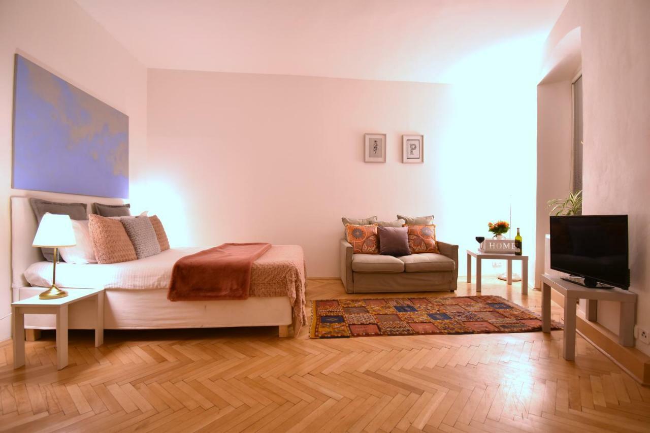 Charming Old Town Centre Studio Apartment Praha Bagian luar foto