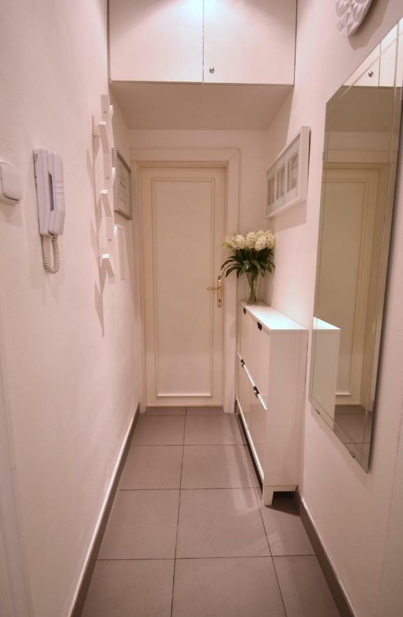 Charming Old Town Centre Studio Apartment Praha Bagian luar foto