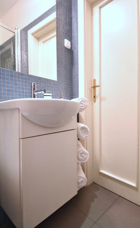 Charming Old Town Centre Studio Apartment Praha Bagian luar foto