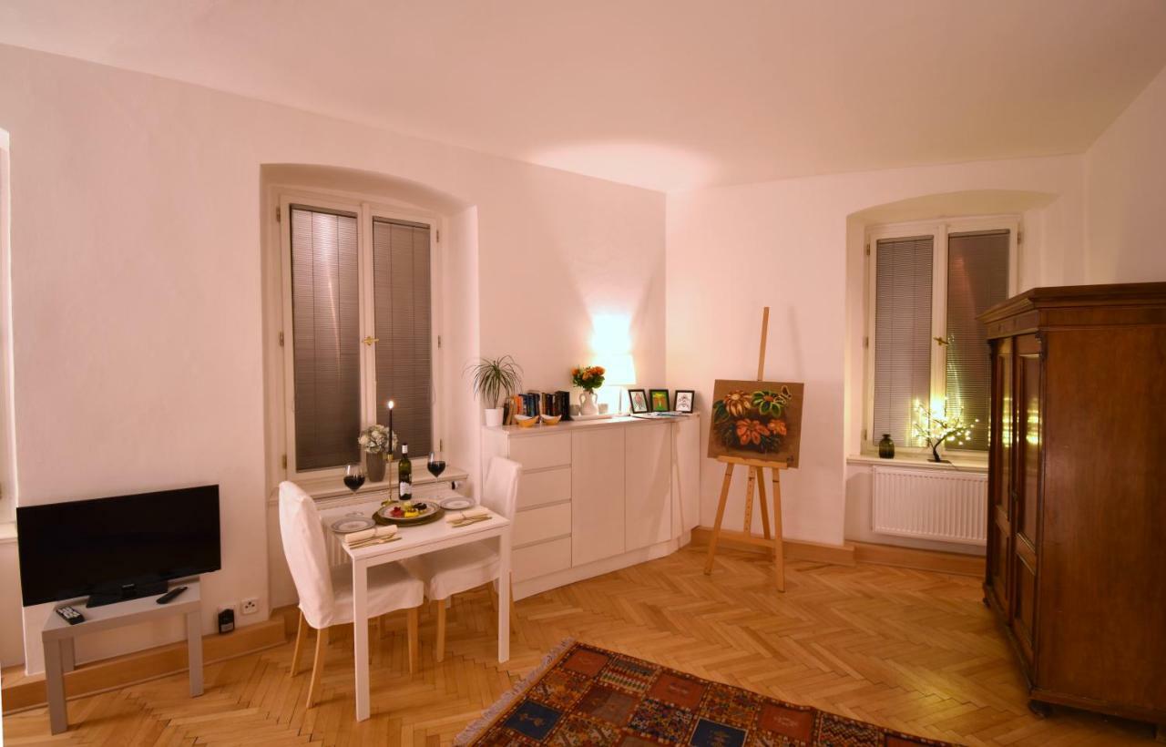 Charming Old Town Centre Studio Apartment Praha Bagian luar foto