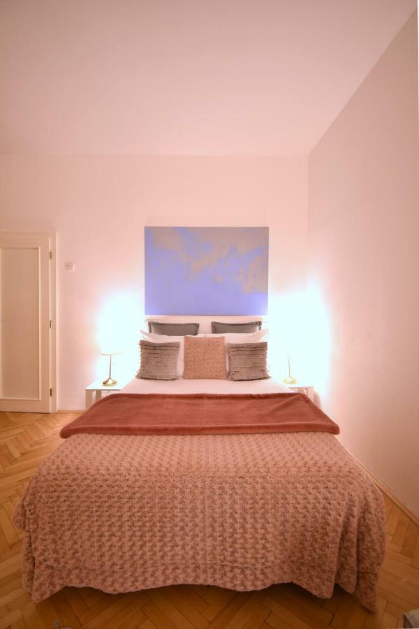 Charming Old Town Centre Studio Apartment Praha Bagian luar foto