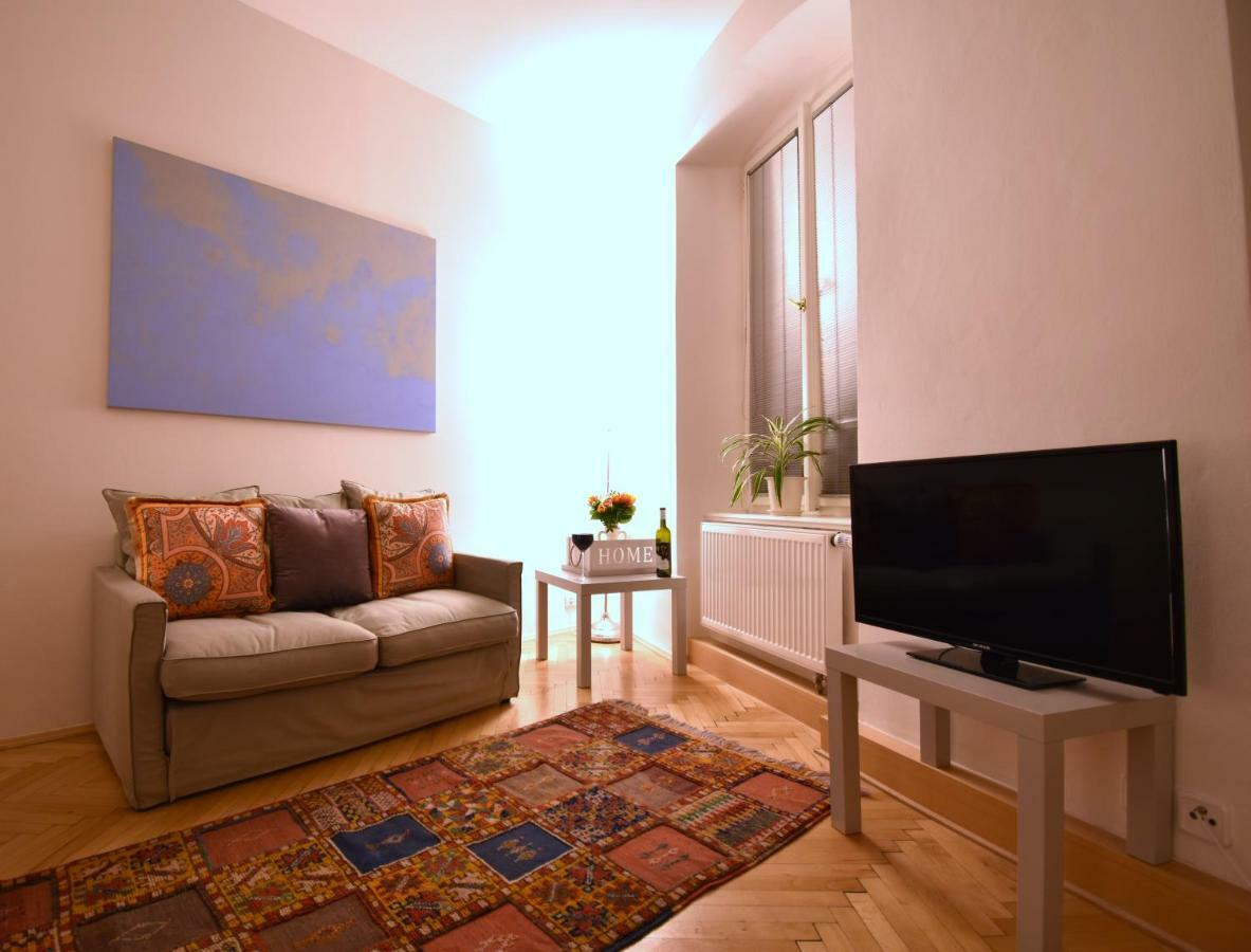 Charming Old Town Centre Studio Apartment Praha Bagian luar foto